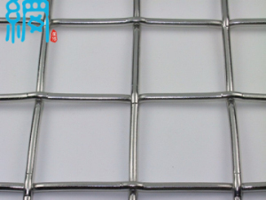 Lock crimped wire mesh
