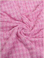 Révélez le charme tendance du tissu froissé et ajoutez beaucoup de couleur à votre tenue !