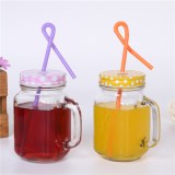 De grandes jarres de verre de cru