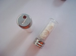 La soie naturelle du fil dentaire.