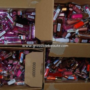 Lot Rouges à lèvres maquillage de marque 25 pièces