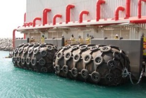 Marine floating pneumatic rubber fender