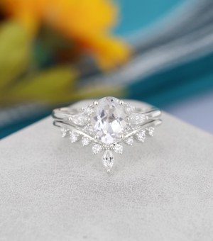 Oval Vit Safir Förlovningsring Uppsättning Unik Klunga Vitguld Förlovningsring Böjd Dia...