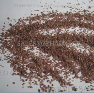 Industrial garnet sand for sandblasting and waterjet cutting
