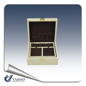 Laquage blanc classique boîte à bijoux en bois avec loquet de verrouillage magnifiquement conçu...