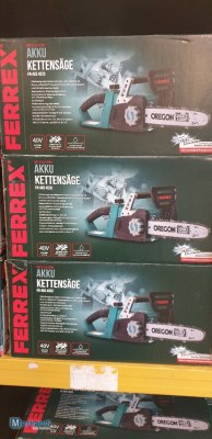 Outils de jardinage de lot de travail - tondeuses à gazon, scies, sécateurs, etc.