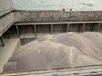 Dead burned magnesite in refractory