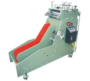 Auto uncoiling and straightening machine