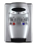 Table top water dispenser
