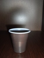 Cherche gobelet en plastique