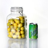 De grandes jarres de stockage