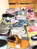 Lot de chaussures d’enfants