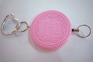 Cookie shape plastic badge reel