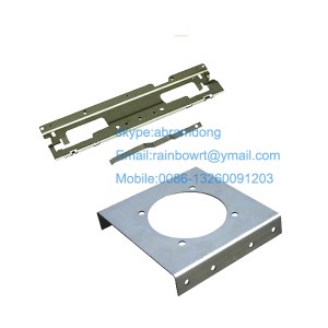 Estampage des pièces en aluminium