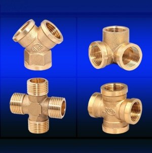 Brass cross fittings for plumb pipes