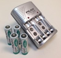 Chargeur + 4 piles AA