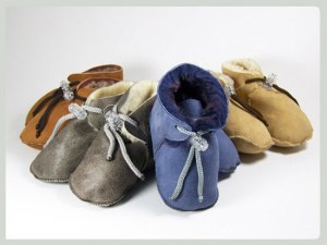 Chaussons bébé en cuir et fourrure d'agneau mérinos