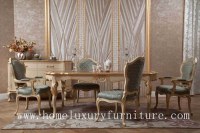 La table de salle à manger et les chaises en bois antiques de luxe l'Europe d'ensembles...