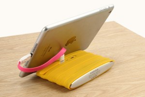 Private design 8000mAh power bank with stand,shenzhen factory