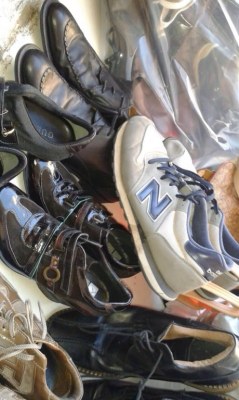 Chaussures et habillements usagés