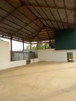 Une usine de stockage et de fabrication de la glace en poudre