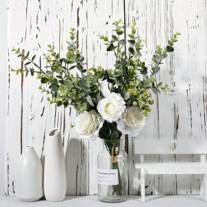 Exportation de bouquets d'eucalyptus et de roses artificiels de haute qualité