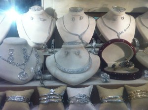 Parures artisanales argentées