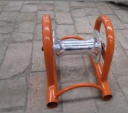 Steel cable roller
