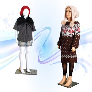Les enfants en plastique mannequin