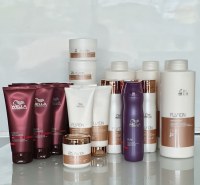 Lot de produits capillaires Wella et SP.