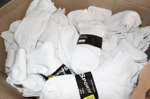 L443 - 100 Paires de Chaussettes Blanches