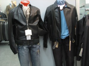 Déstockage de Manteaux/Vestes en Cuirs prêt-à-porter homme multimarques italiennes (EA...)