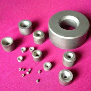 Tungsten carbide wire drawing die