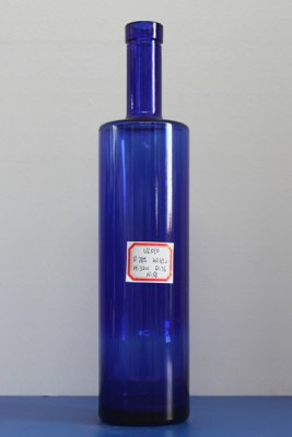 Bouteilles de vin bleu