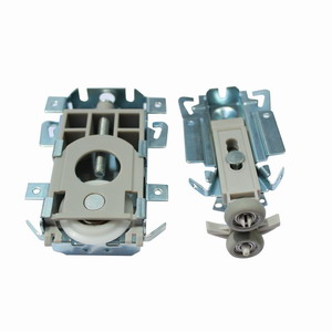 Garde-robe porte coulissante bas visible roue à rouleaux